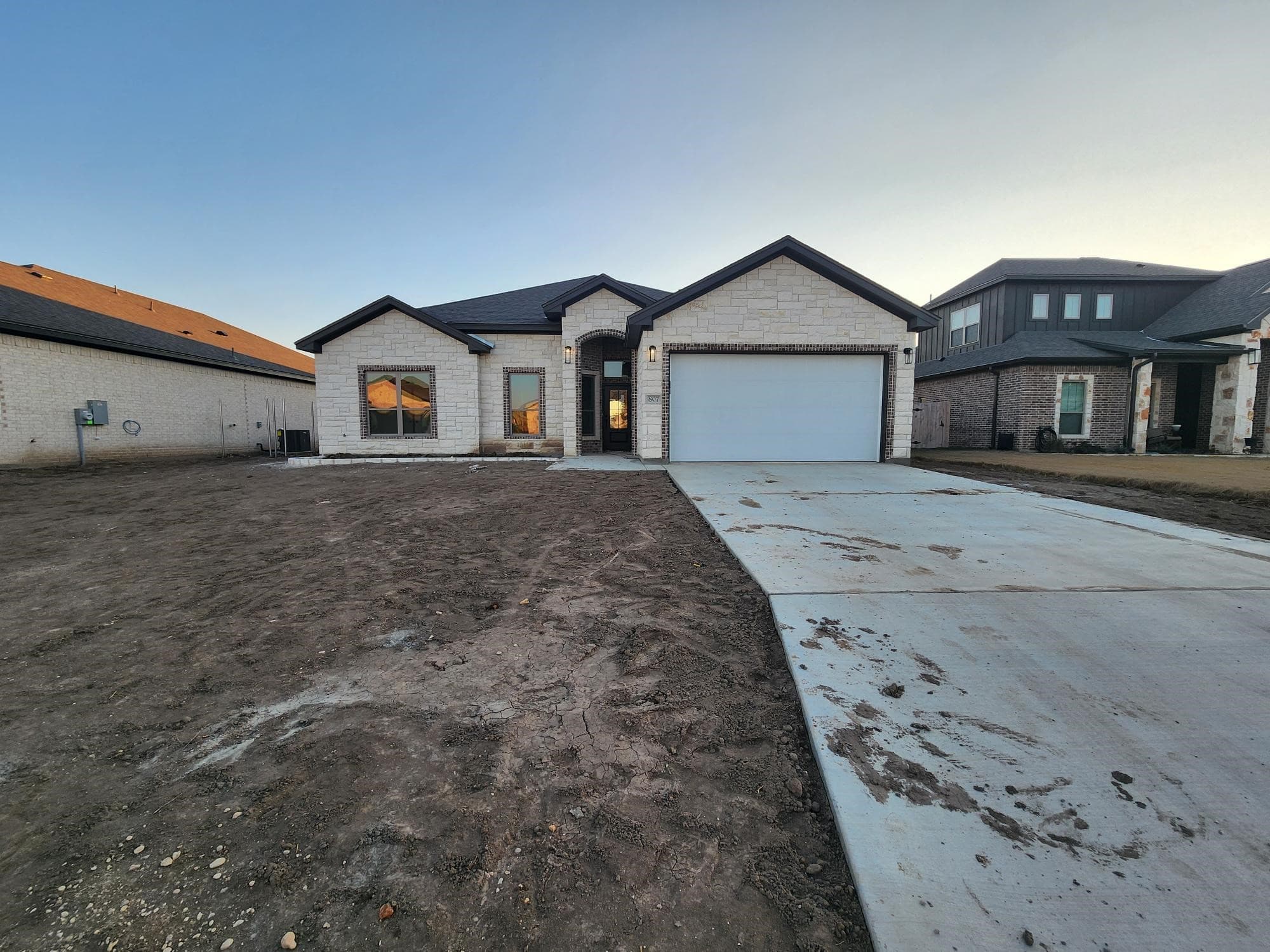 807 Eagle Crest Cv