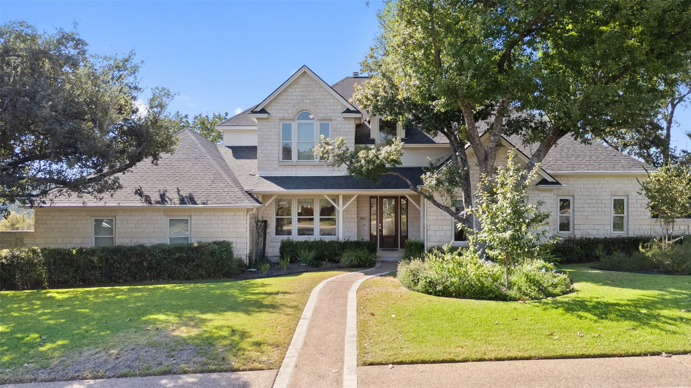 1904 Canonero Dr