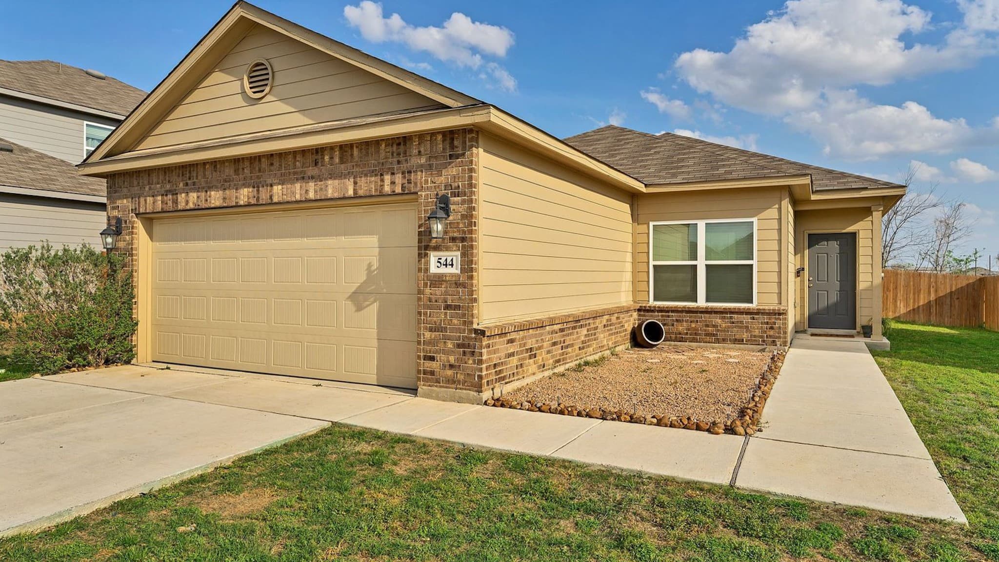 544 Long Leaf Dr