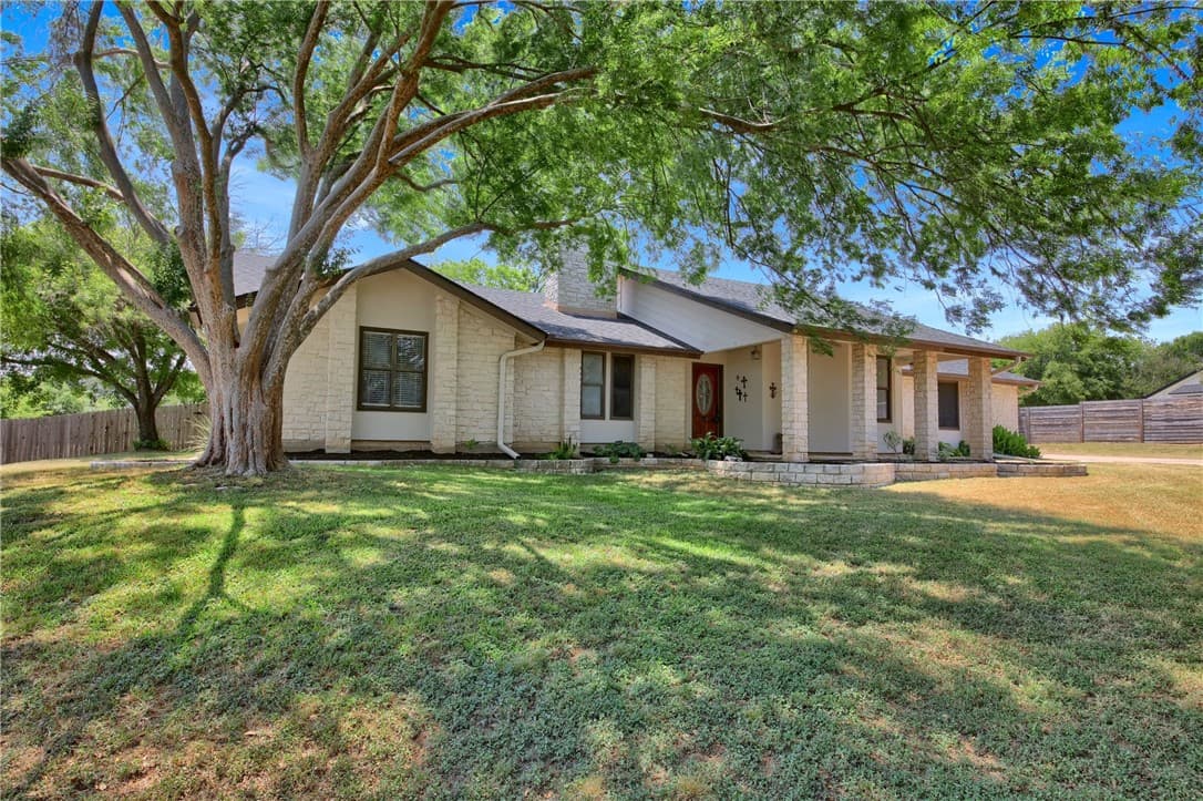 1704 Great Oaks Dr