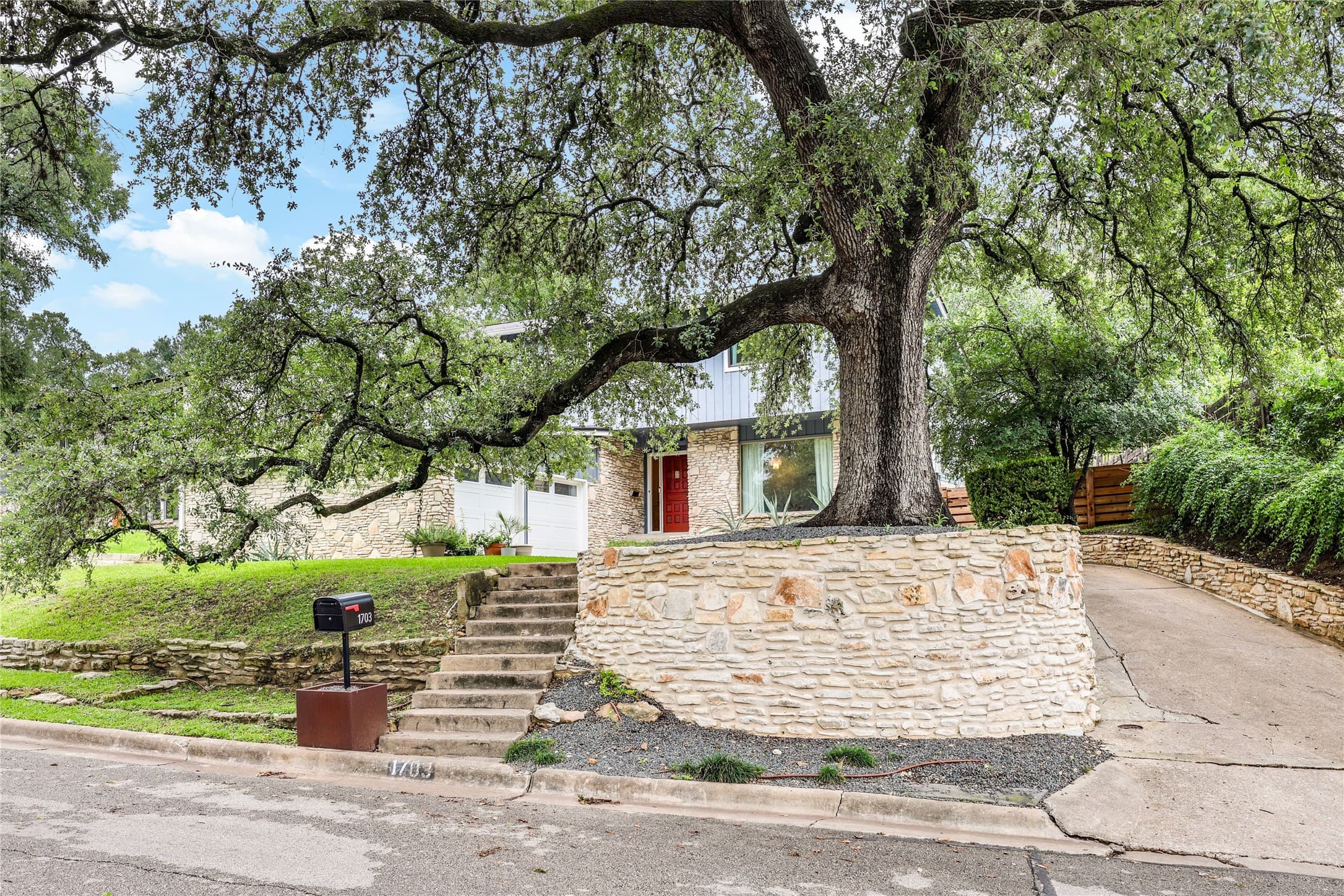 1703 Fawn Dr