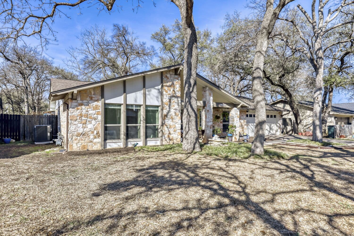 10502 Timbercrest Ln