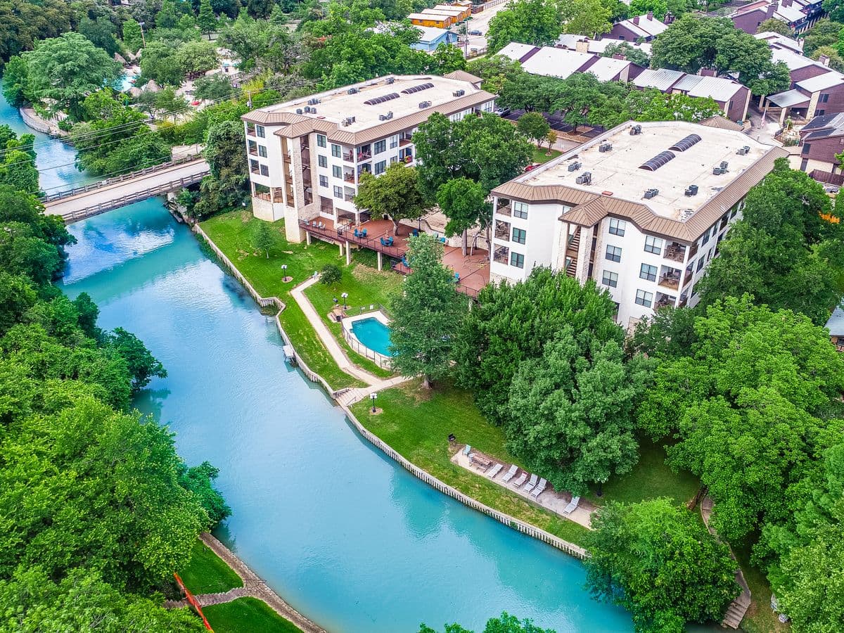 401 W Lincoln St Apt A102