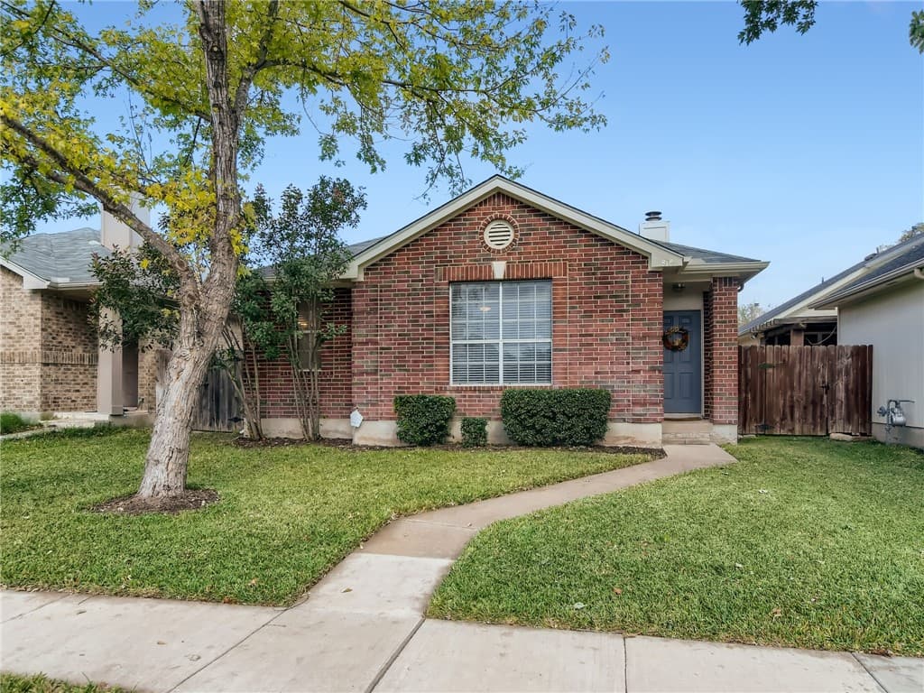 818 Thackeray Ln