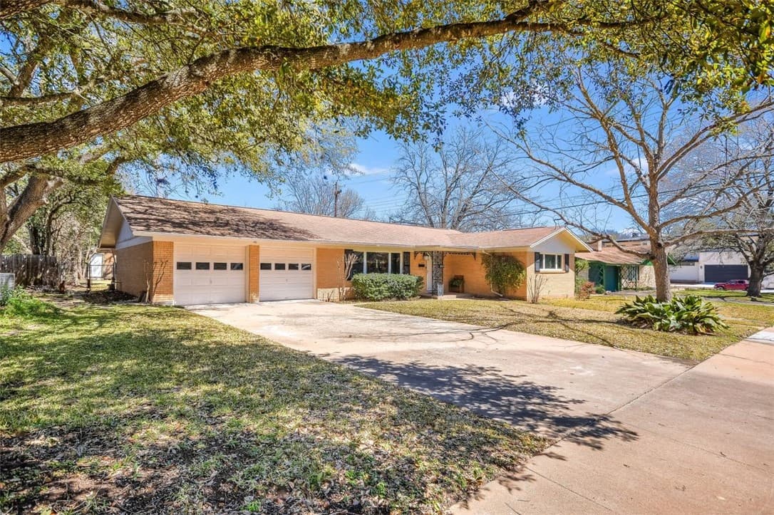 5926 Fairlane Dr