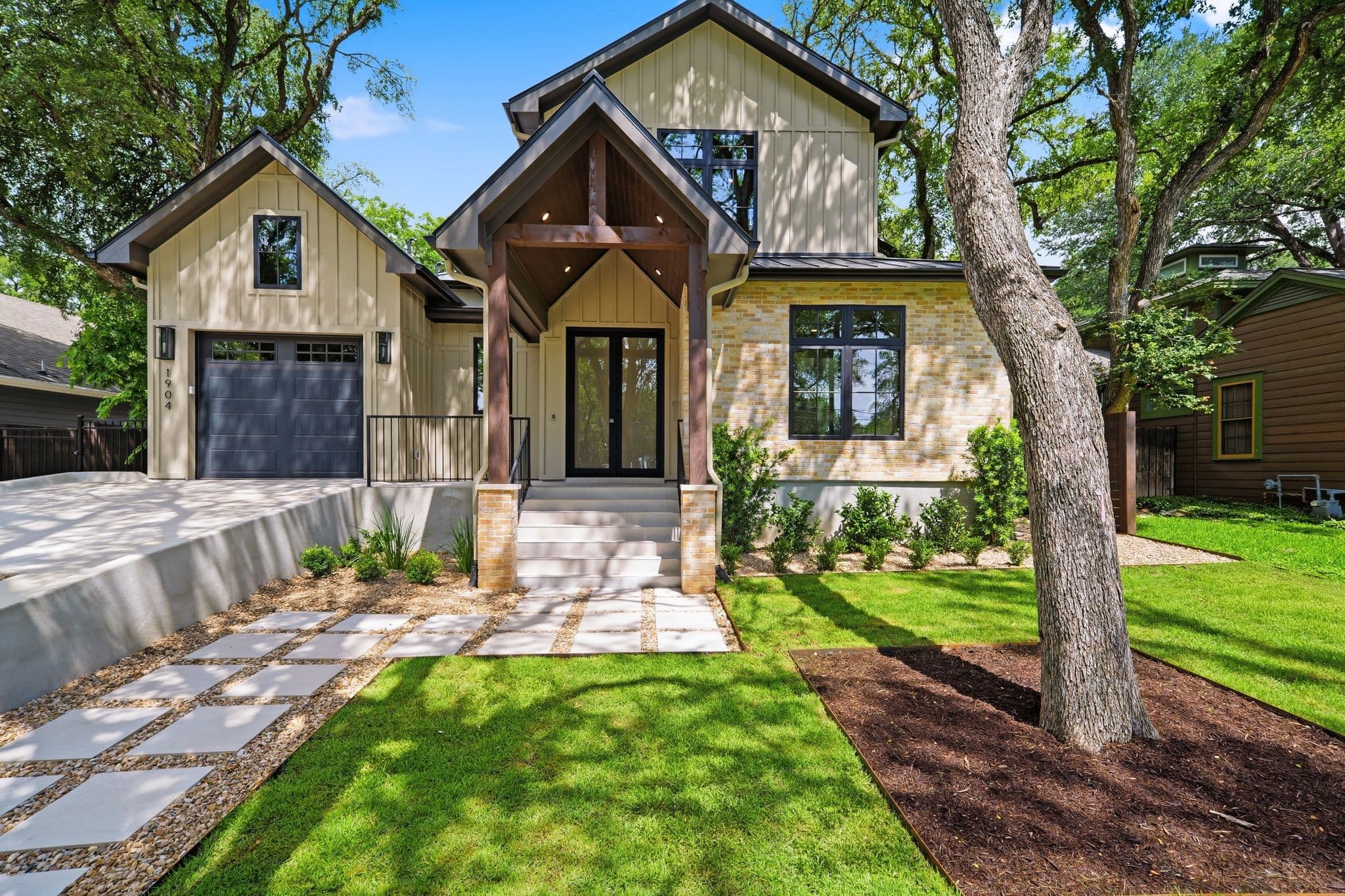 1904 Sharon Ln