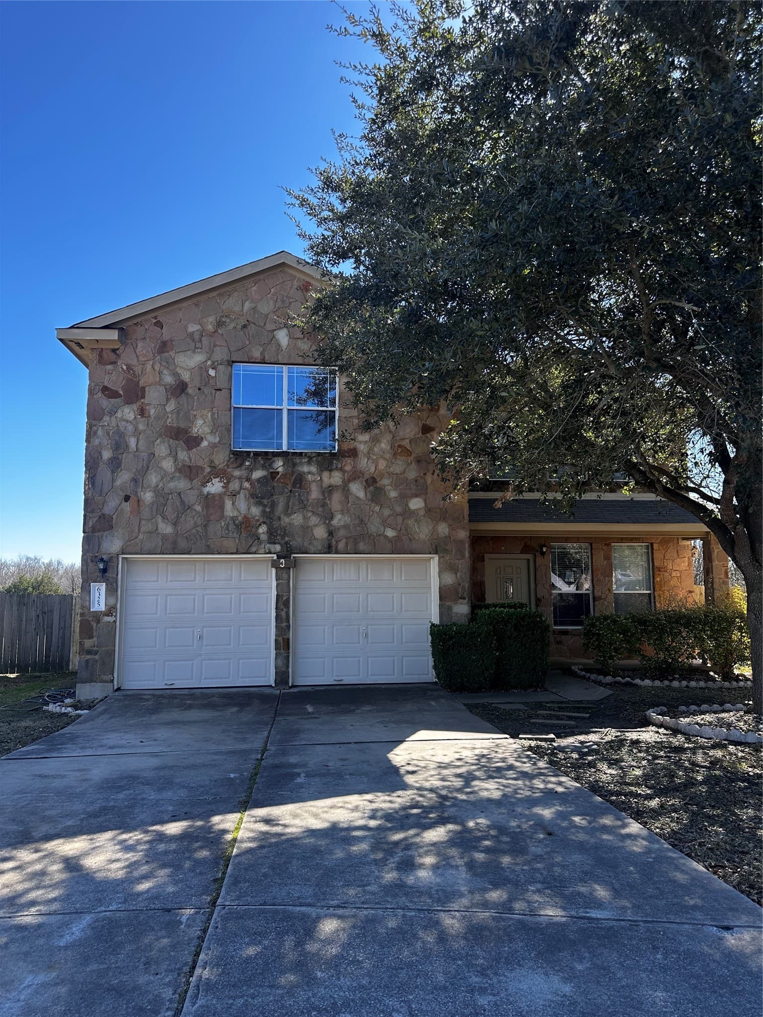 6329 Vida Nueva Ave