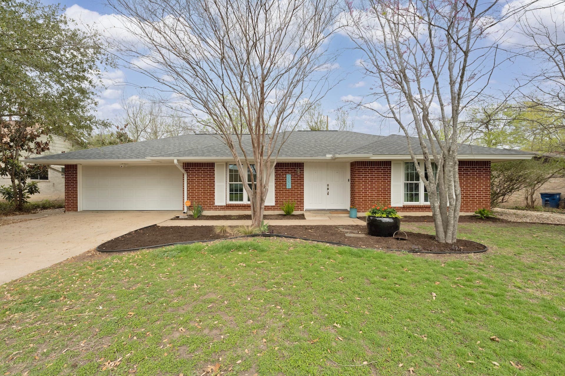 2608 Dunbarton Dr
