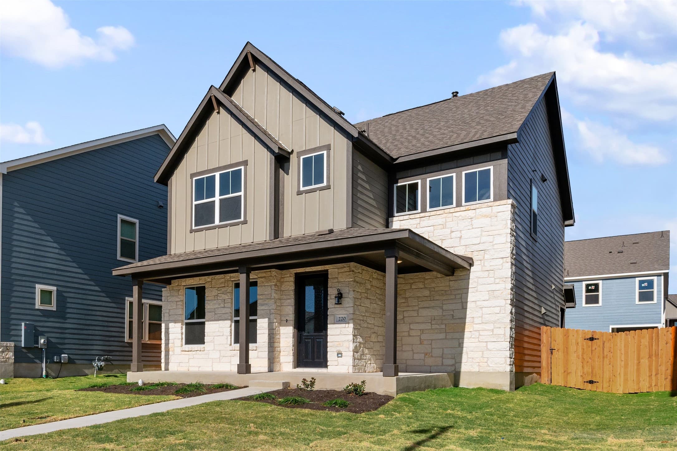 220 Travis Ln