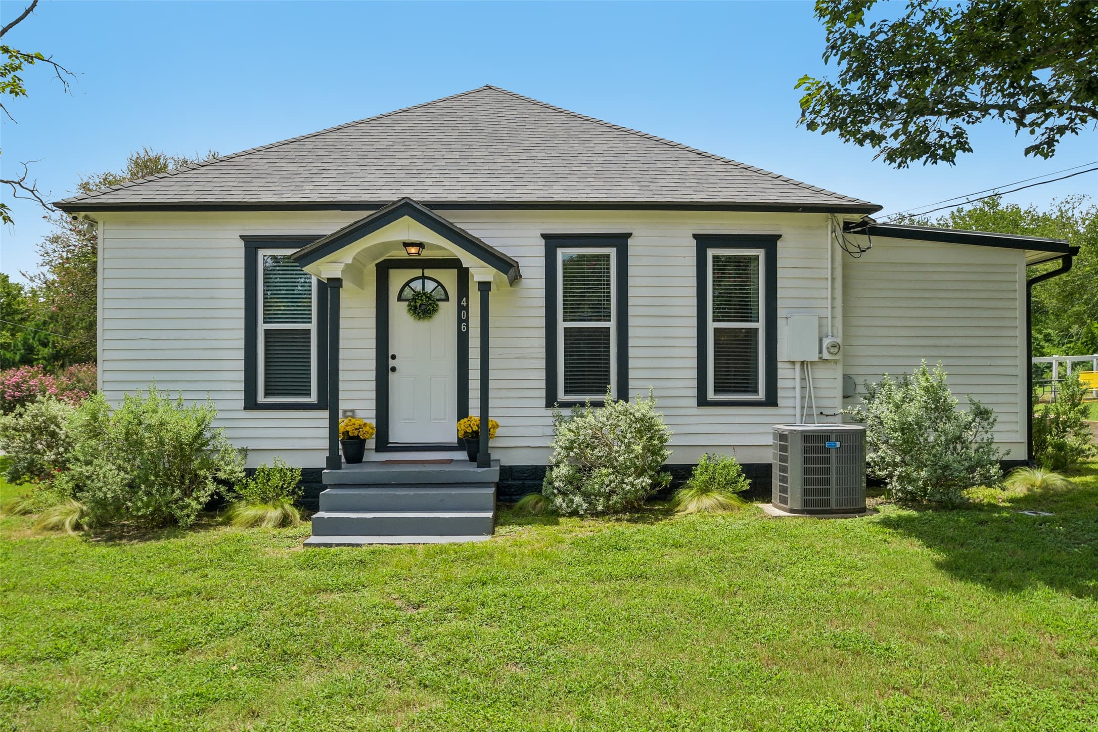 406 Live Oak St