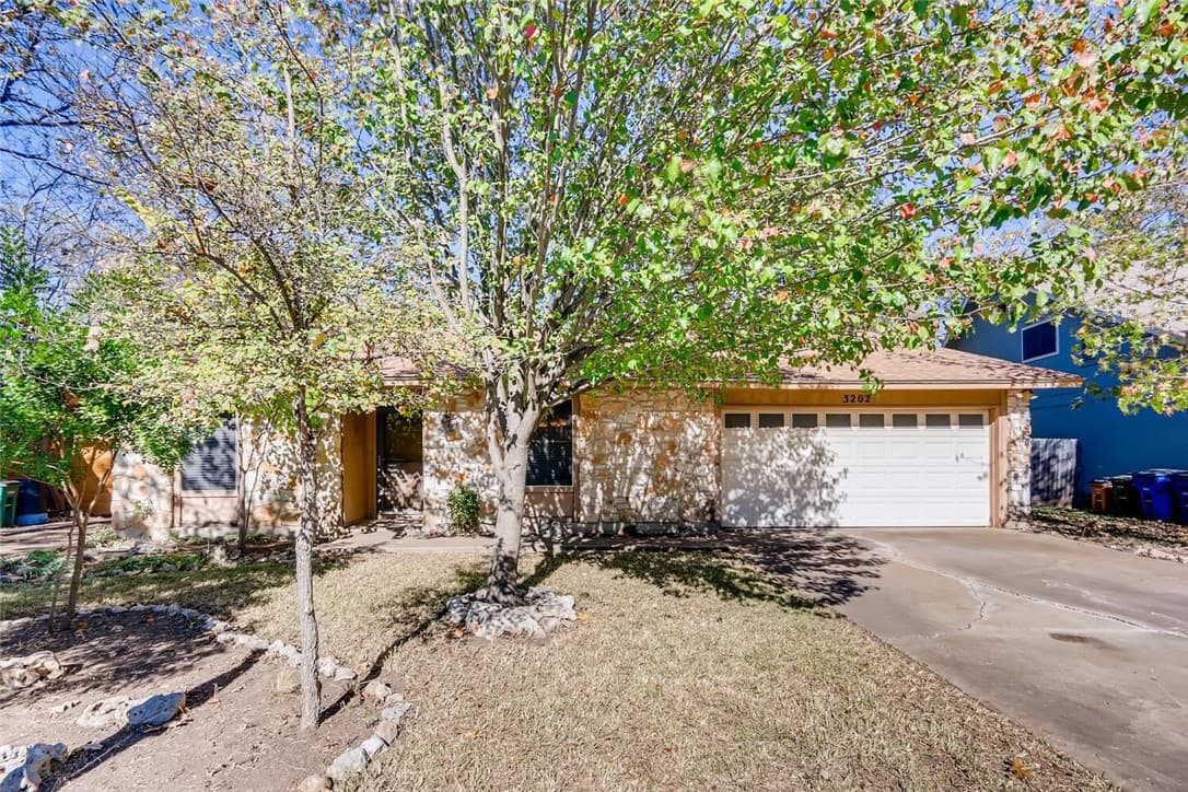 3202 Spaniel Dr