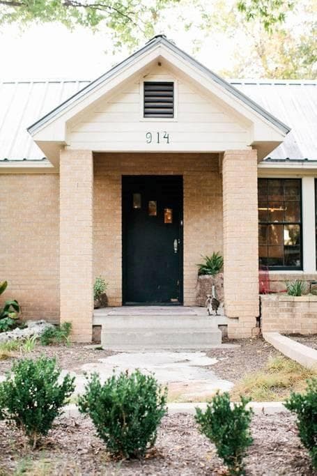 914 Shady Ln