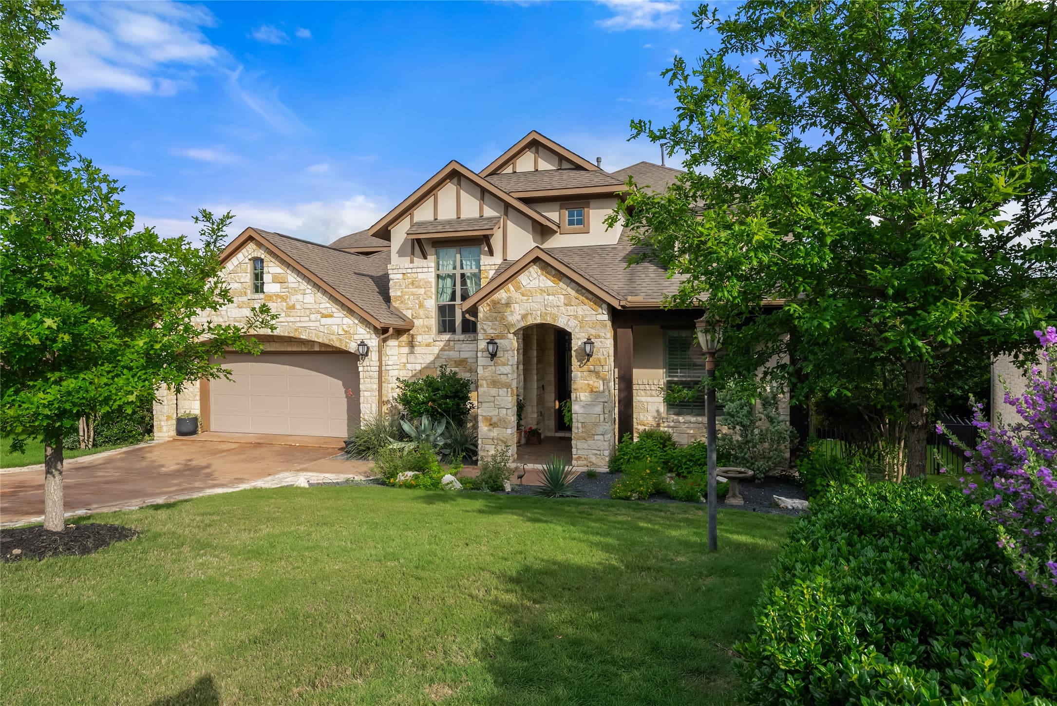 215 Vista Village Cv