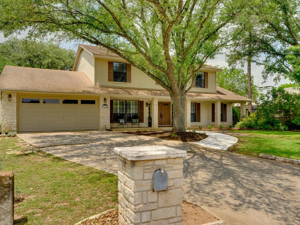 11402 Oak Knoll Dr