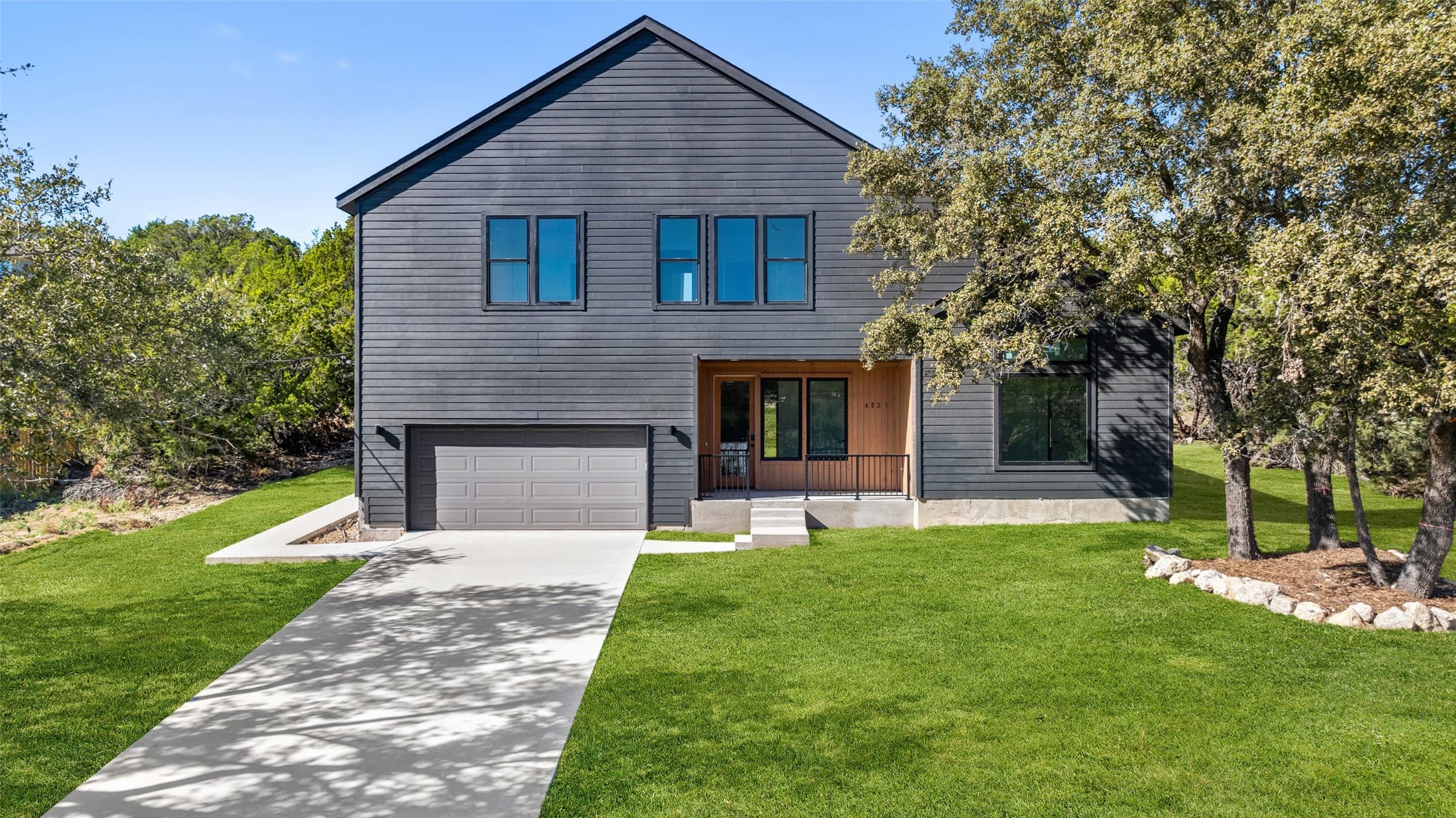 652 Newport Dr