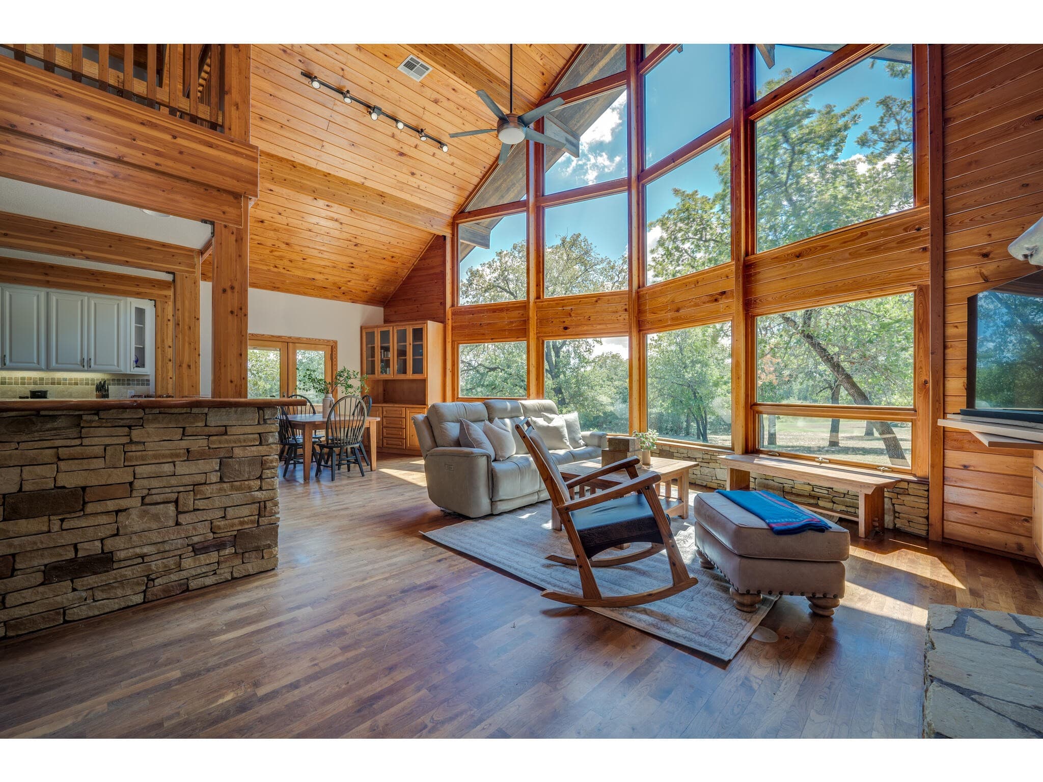 382 Thousand Oaks Dr