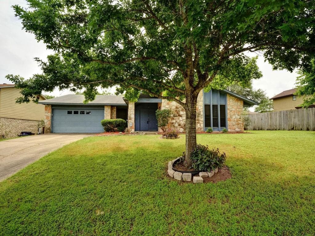 1037 Wisteria Trl