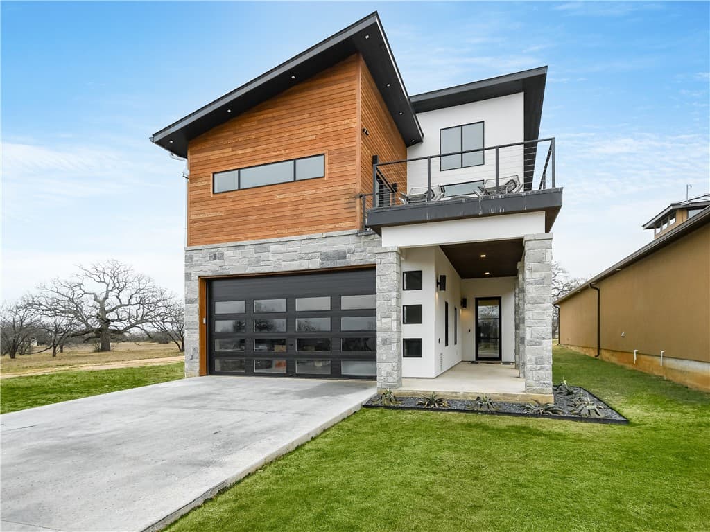 3233 Douglas Dr