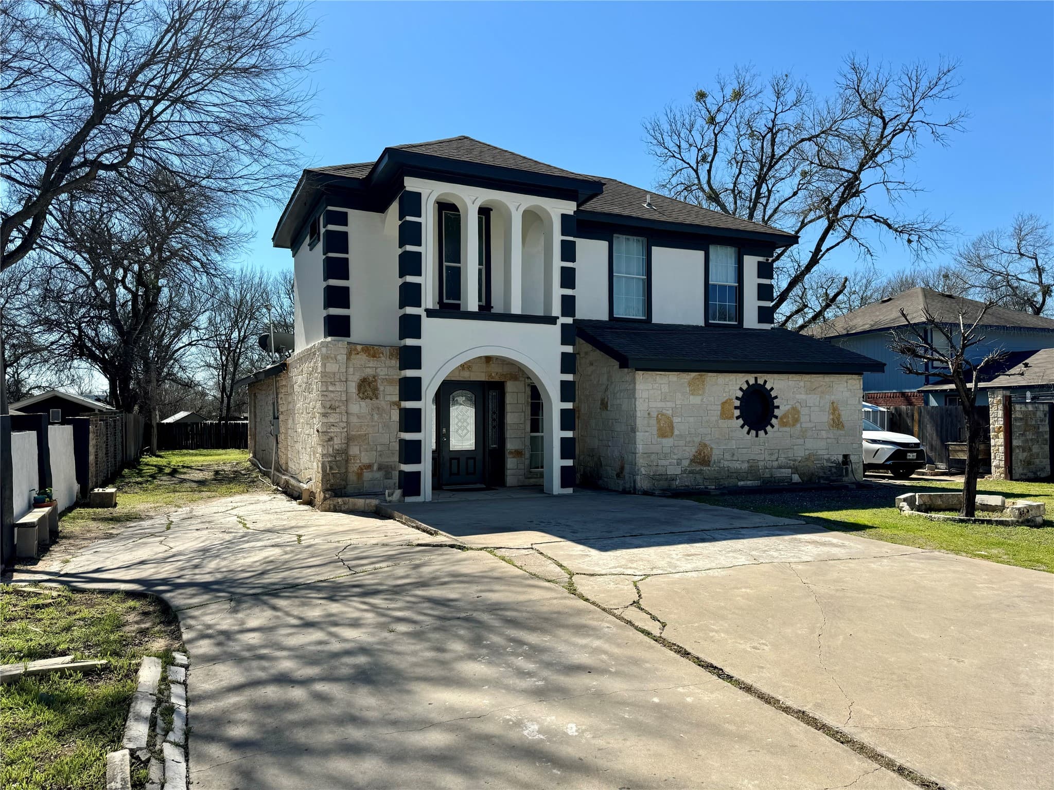 123 Rock Point Dr
