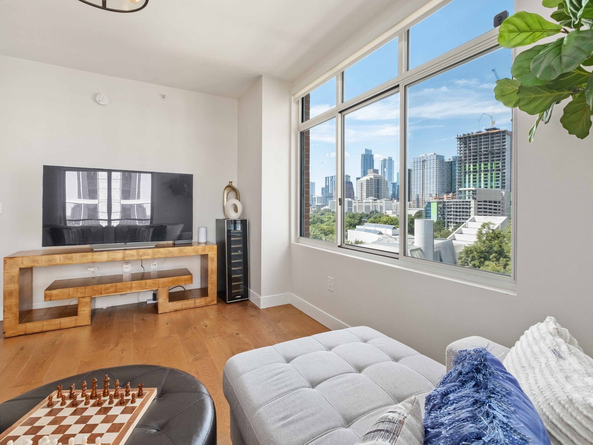 54 Rainey St Apt 918