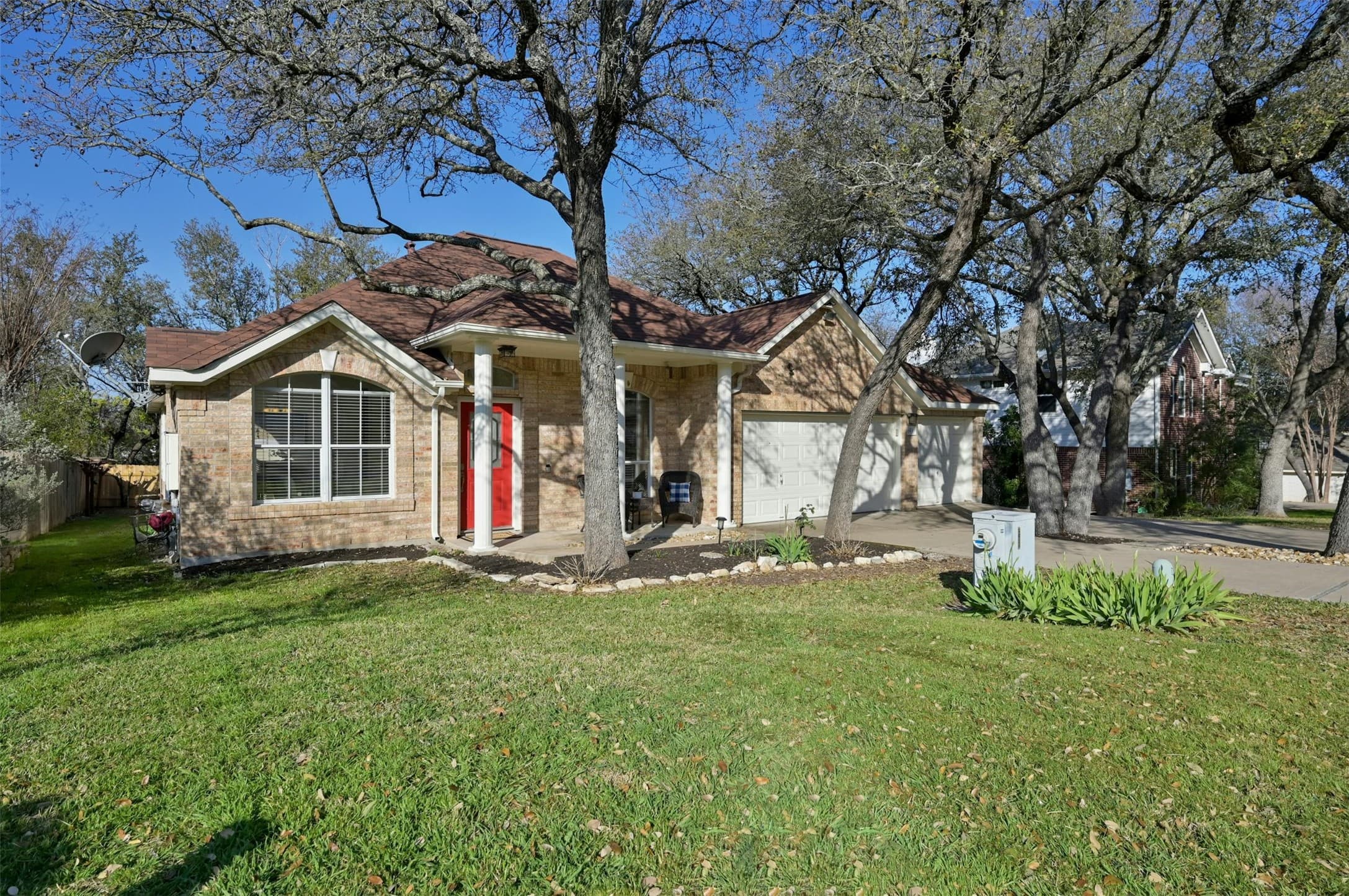 1913 Holly Hill Dr