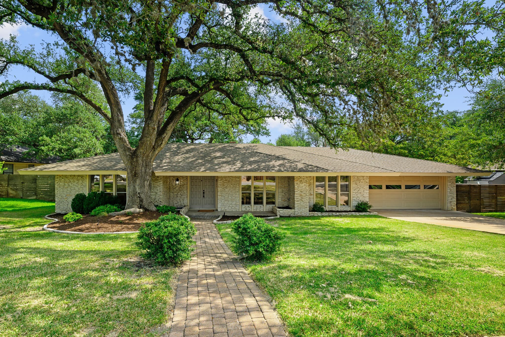 8711 Mountain Ridge Dr