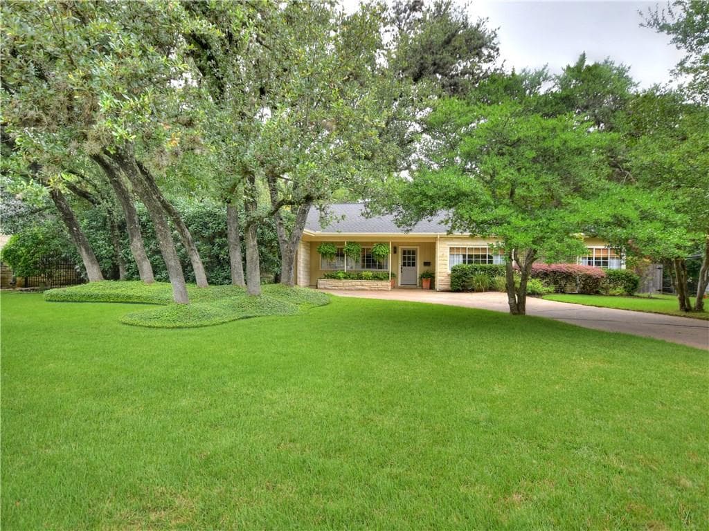 3102 Perry Ln