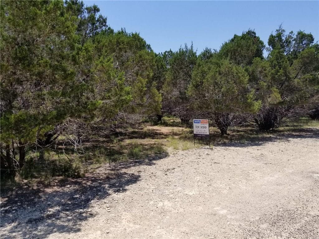 7 Quiet Meadow Cir