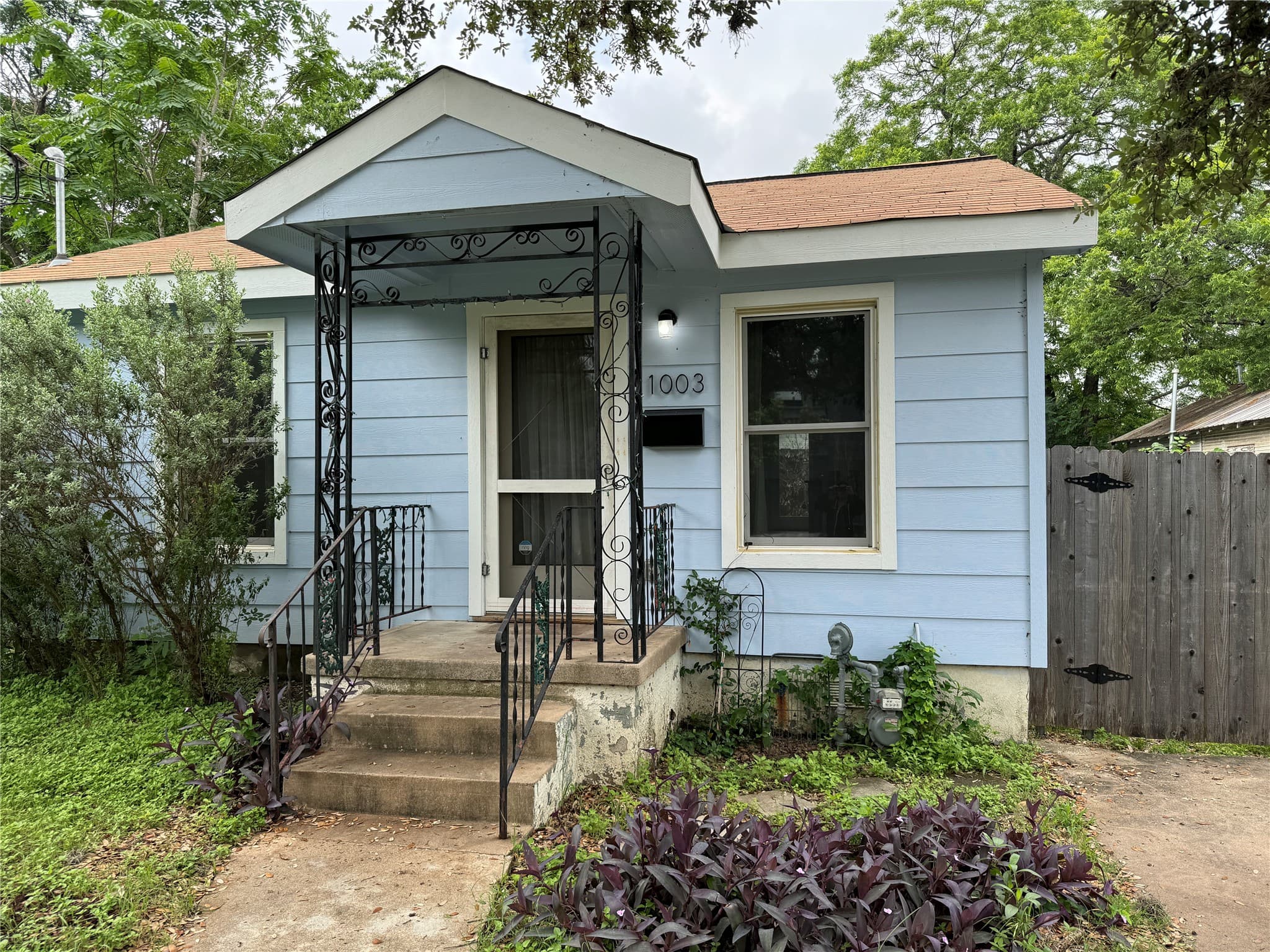 1003 W Johanna St