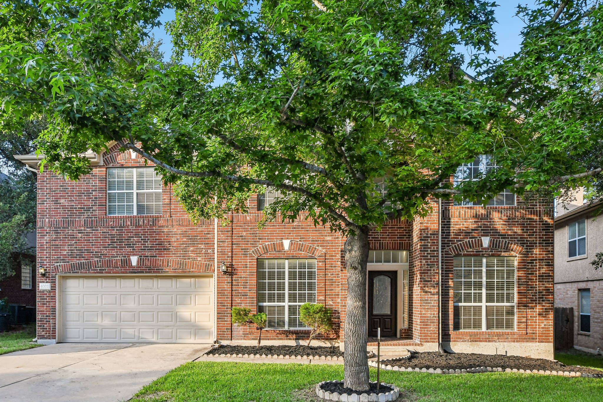 4002 Lord Byron Cir