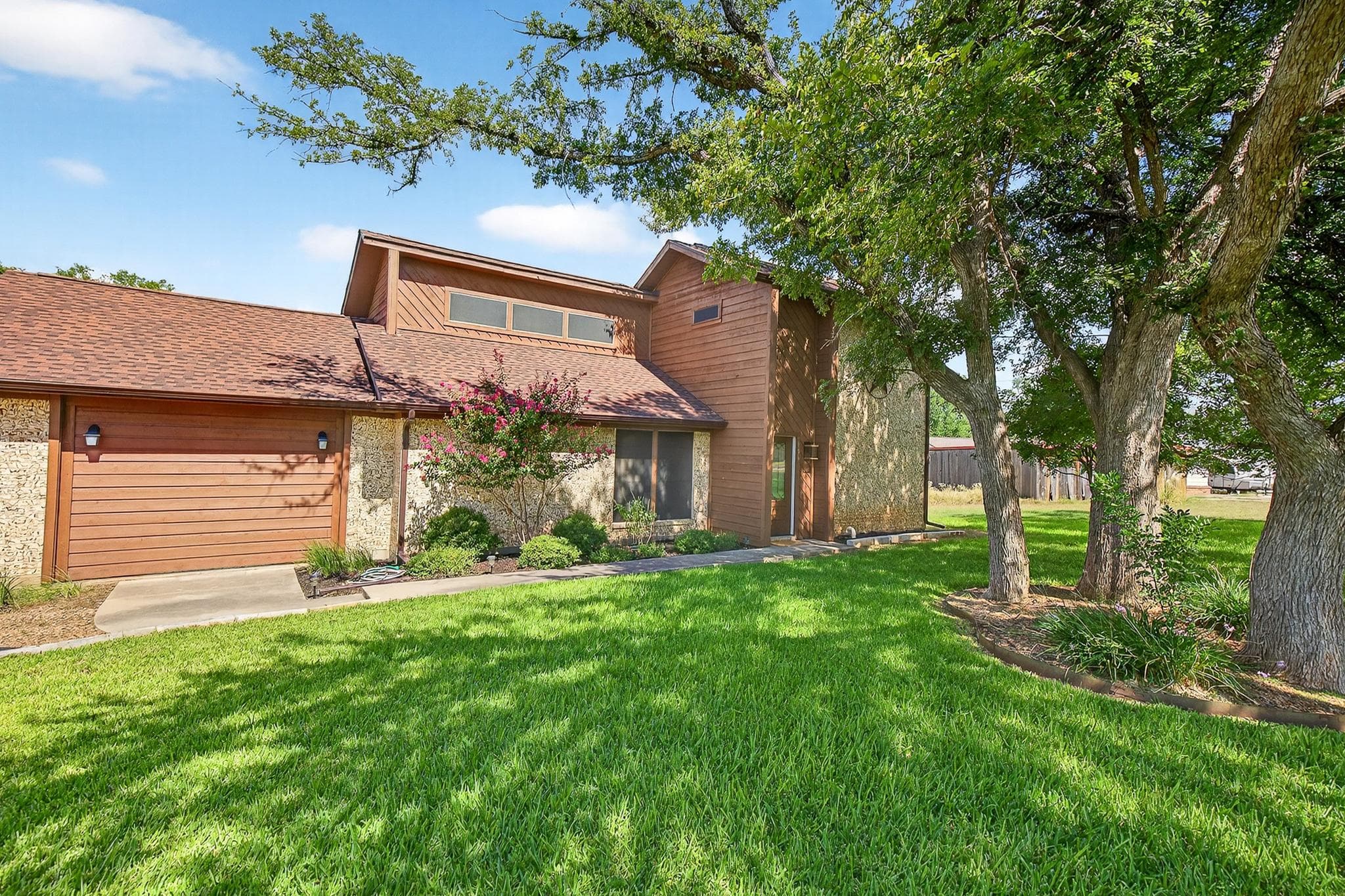 136 Lake Shore Dr
