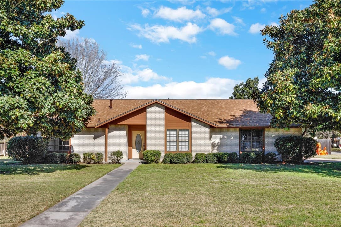 1311 Walter Ellison Dr