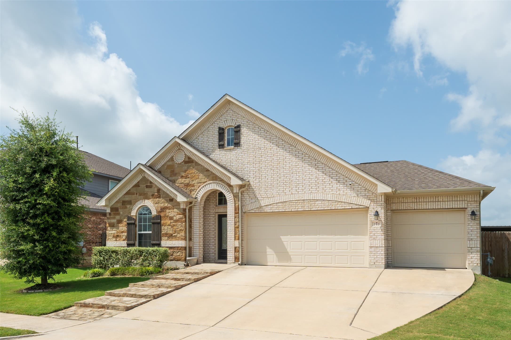 717 Old Settlers Dr
