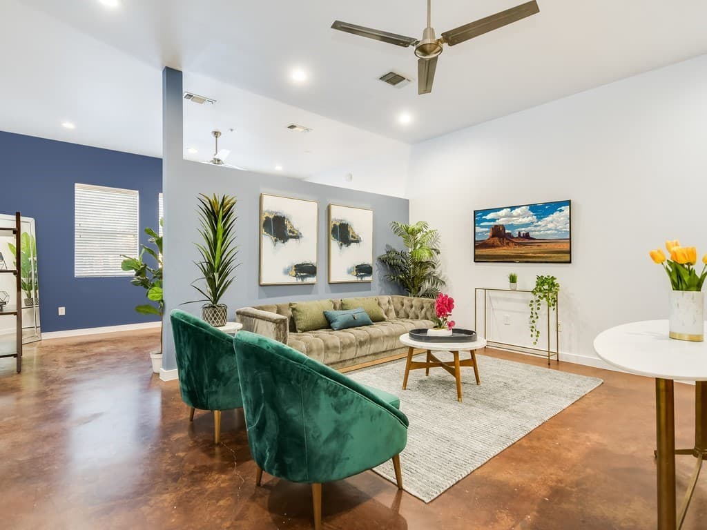 2931 E 12th St Unit 200