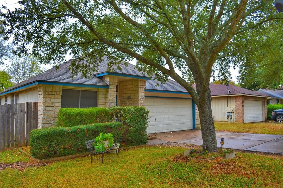 2809 Feathercrest Dr