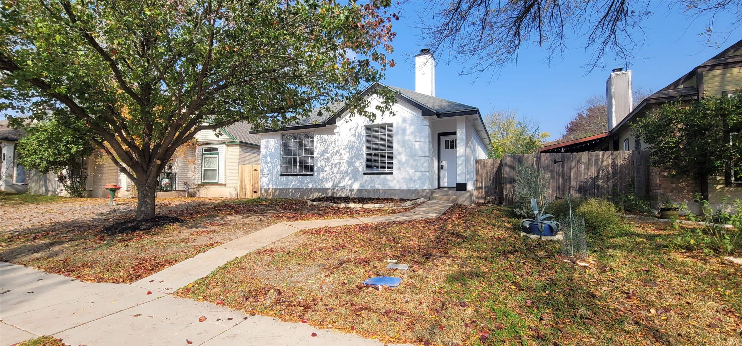908 Thackeray Ln