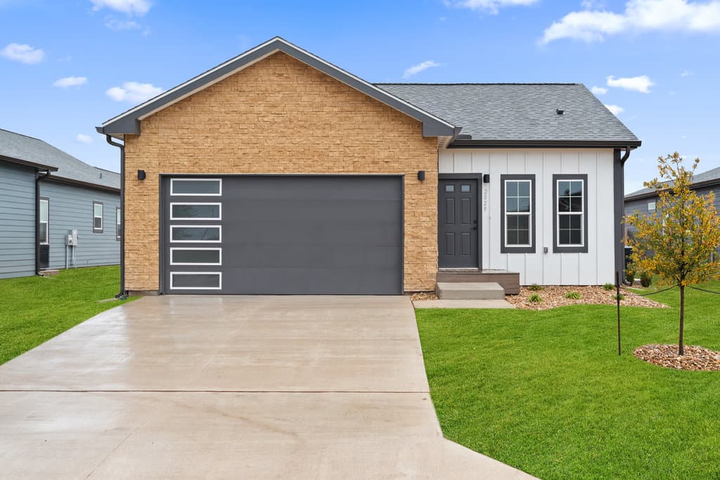 2029 Applewood Dr
