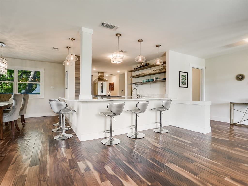 6004 Highland Hills Dr