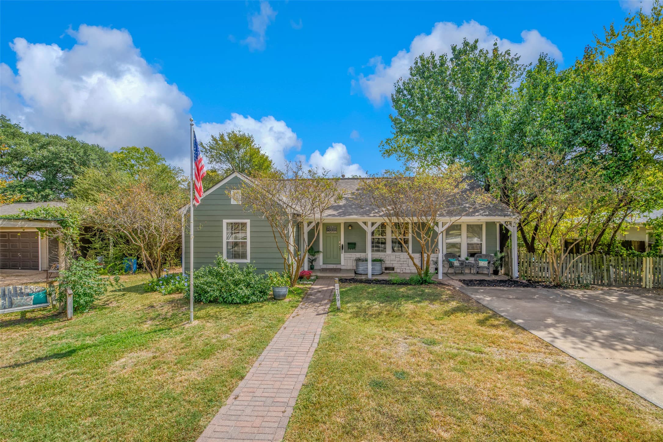 709 S Coulter Dr