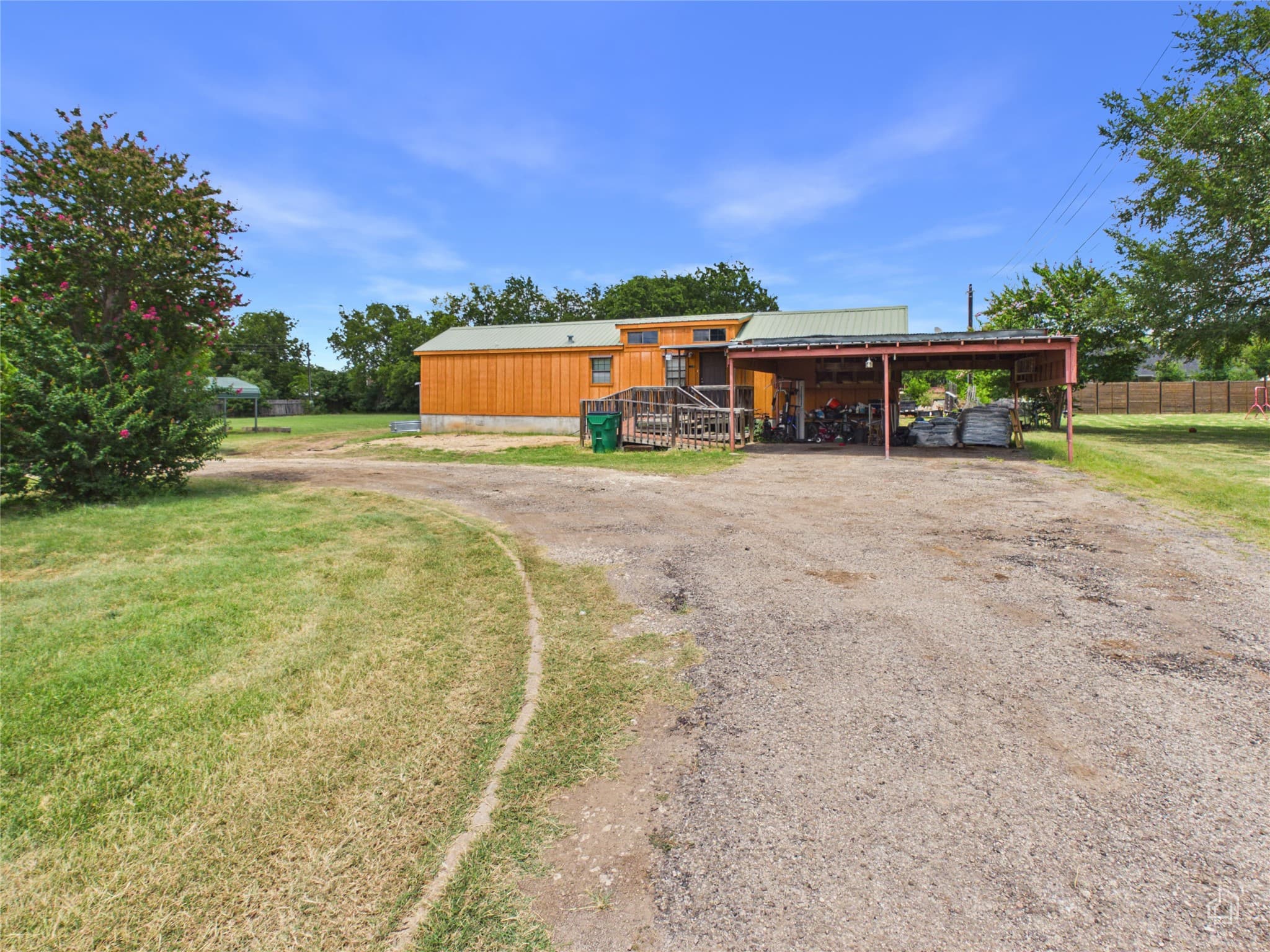 200 N Mustang Ave