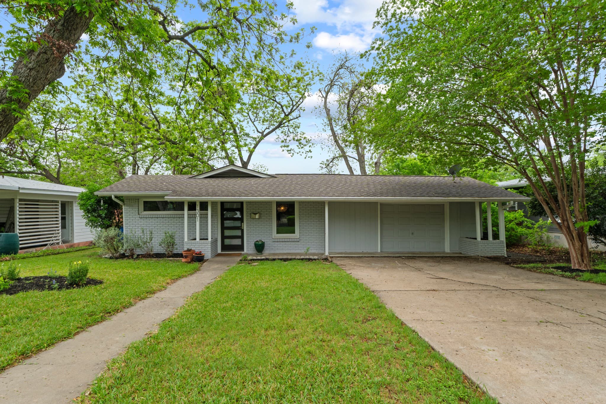 1301 Ridgemont Dr