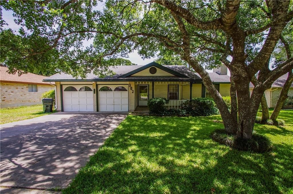 302 Pin Oak Dr