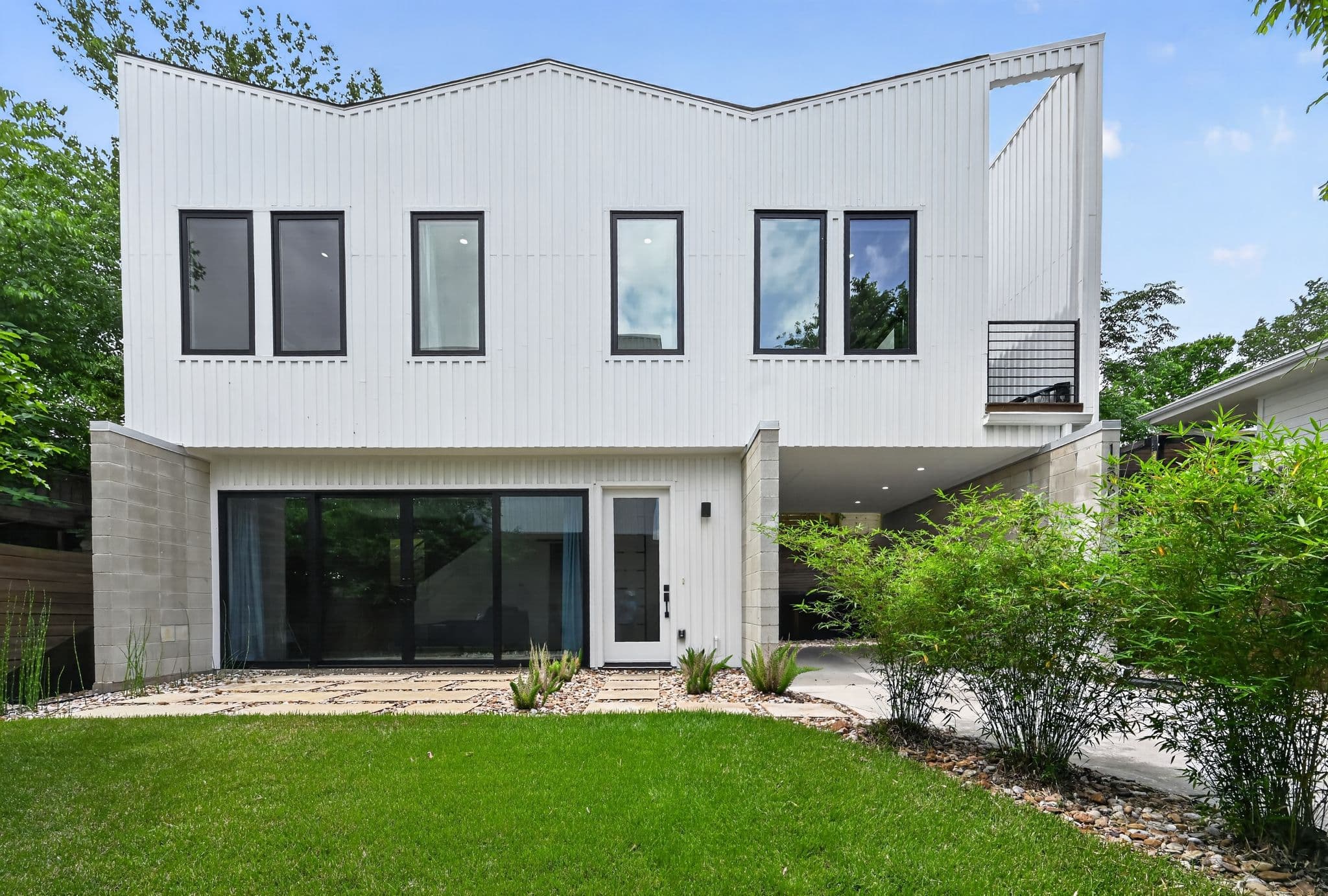1206 Luna St Bldg 2