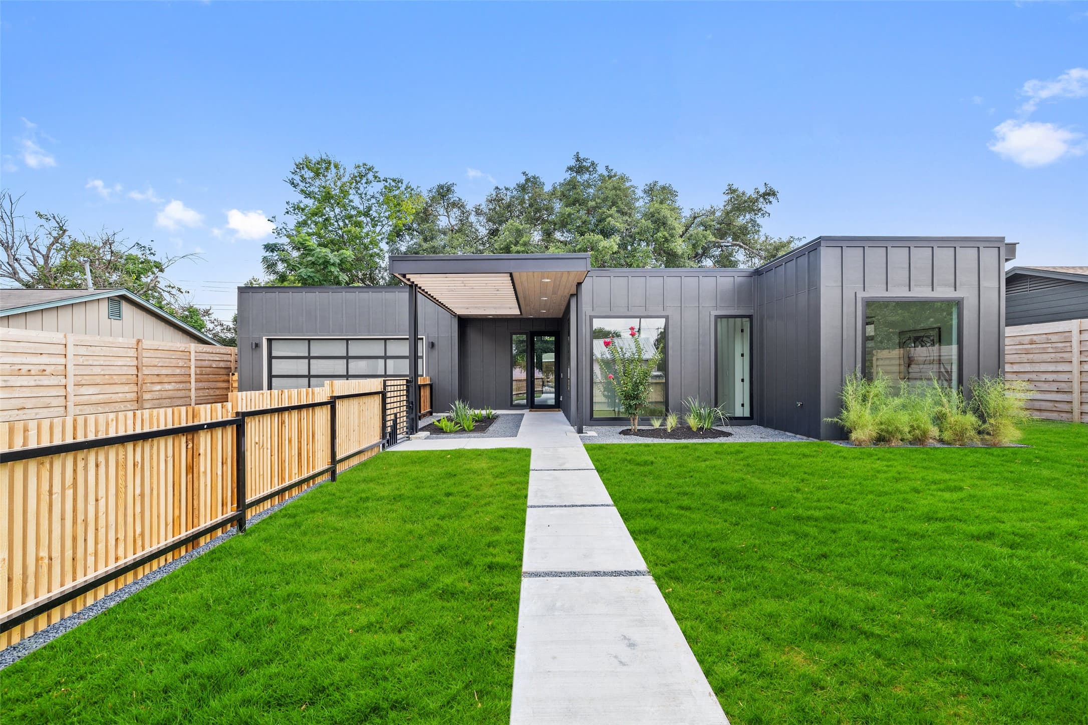 2305 Southern Oaks Dr