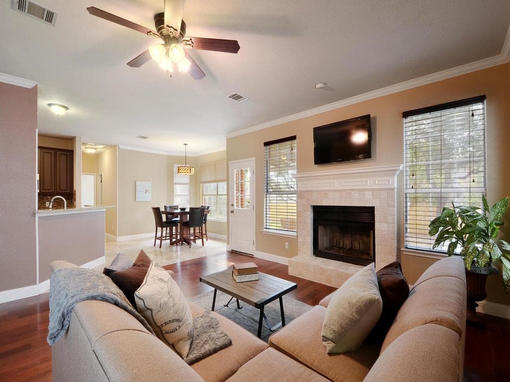 7117 Wandering Oak Rd