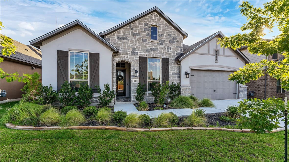 1411 Oaklawn Dr