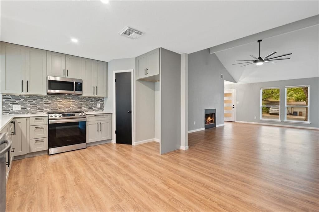 12104 Lavinia Ln