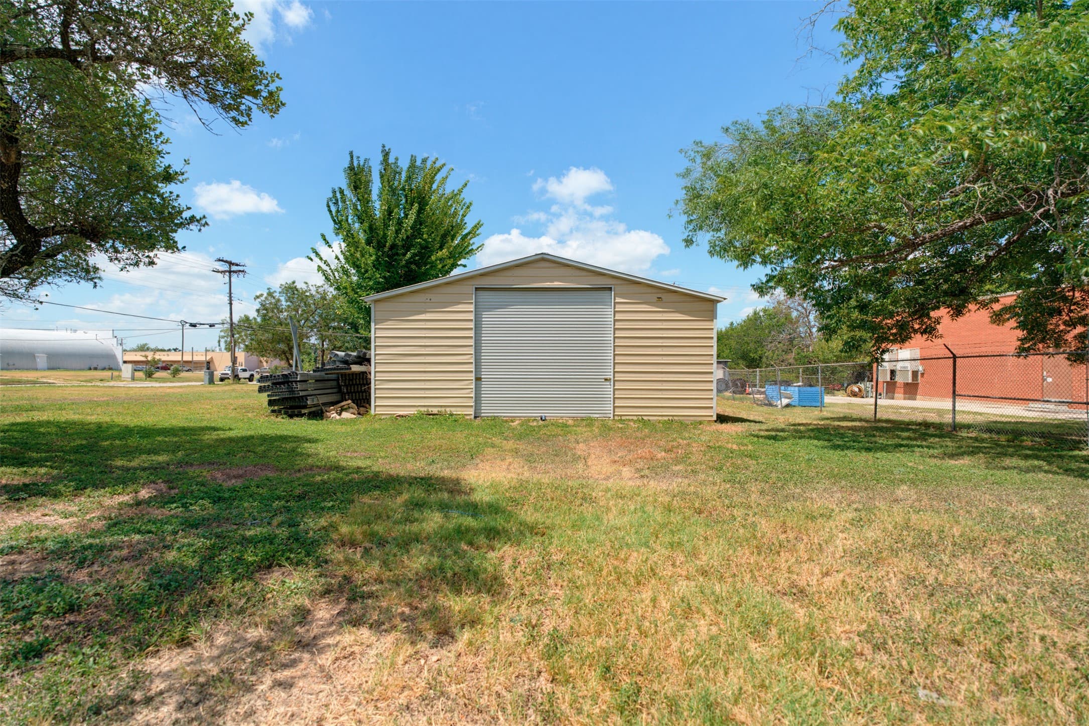 127 E Davilla Ave