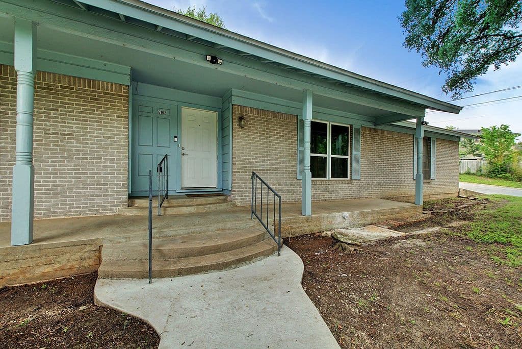 6108 Cherrylawn Cir