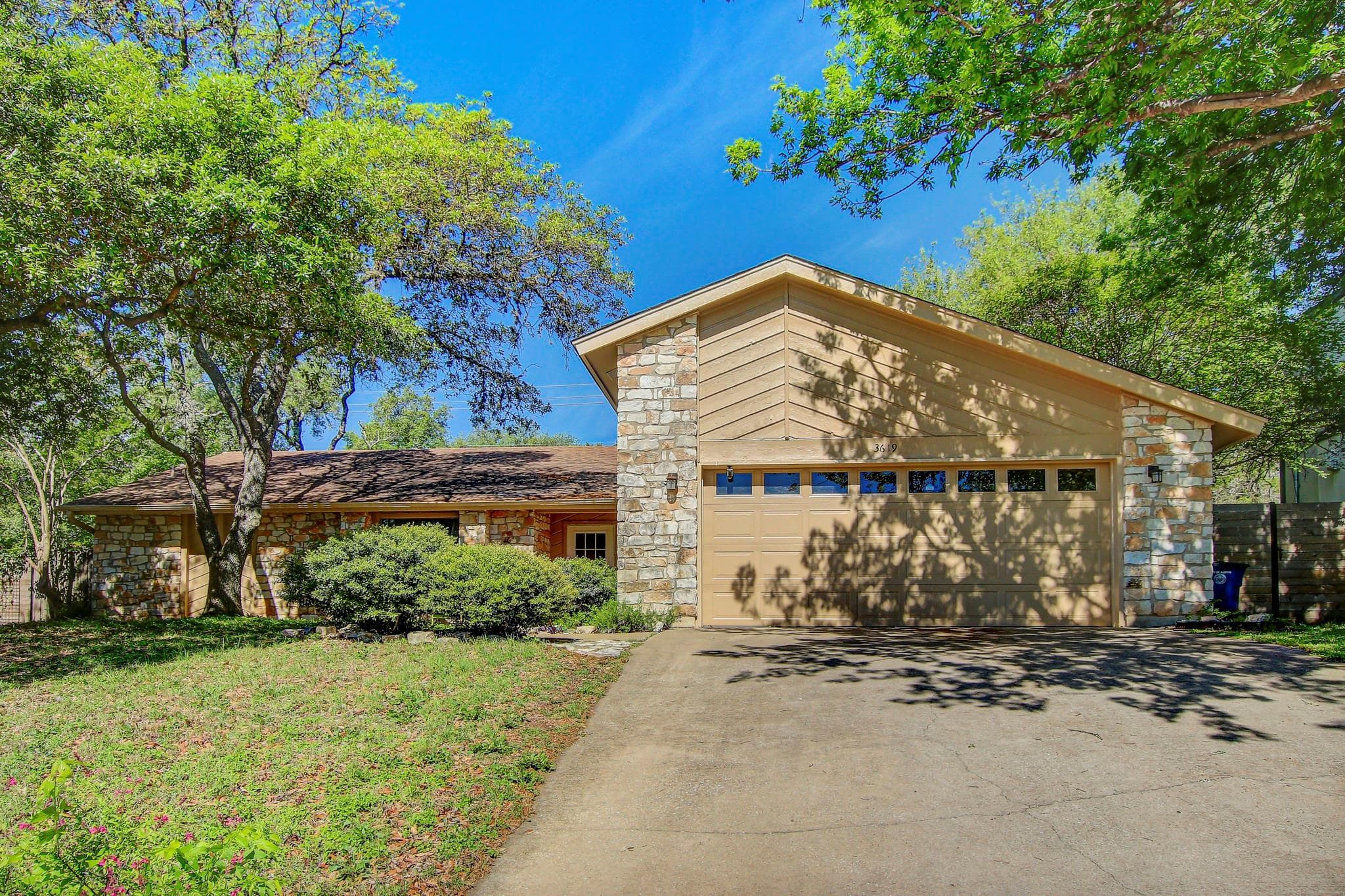 3619 Peregrine Falcon Dr